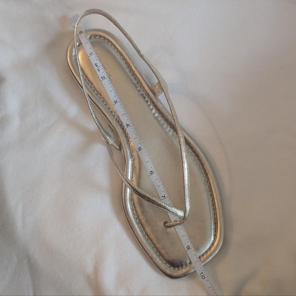 VINCE Deana Metallic Leather Sandals in Champagne Size 8 Brand New in Box NIB - Picture 9 of 11